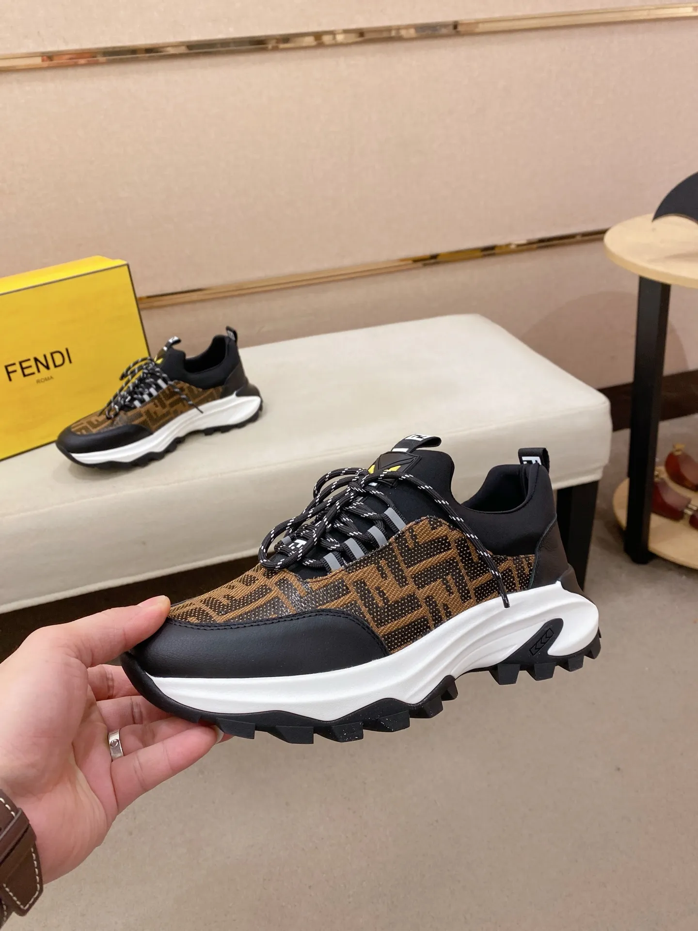 Men's shoes 💰 462💰 (fendi) New style 👊🏻 upper 🇮🇹 imported cowhide fabric 🇩🇪 lining imported sheepskin lining. The original outsole is molded to highlight the identity of every man, and the upper foot is elegant and stable🚶🏻🚶🏻The high-end custom counters reproduce the original version📯No matter the wind or rain, the shoe last remains unchanged and can withstand the verification of time🔍️,🔵 Size: 38-44